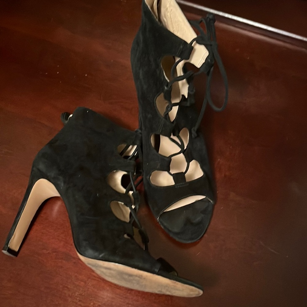 Nine West pre owned tie up suede shoes